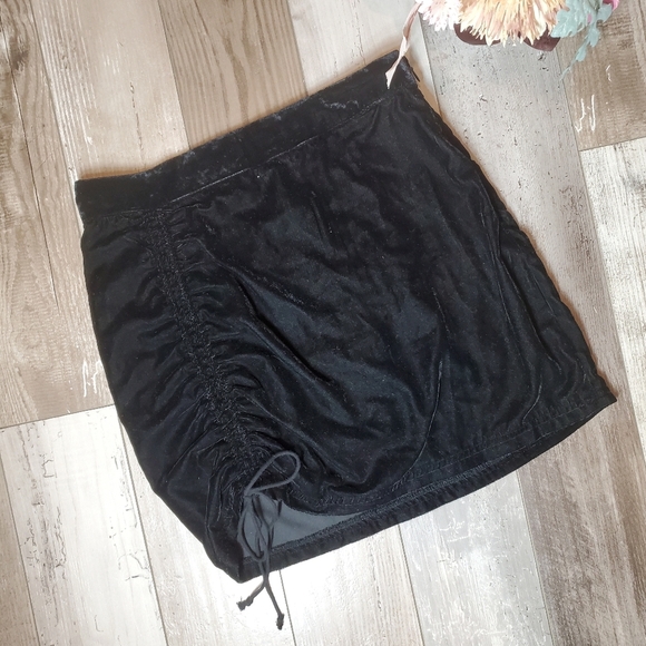 Free People x REVOLVE Vivienne Velvet Ruched Black Mini Skirt Size 4 - Picture 14 of 16
